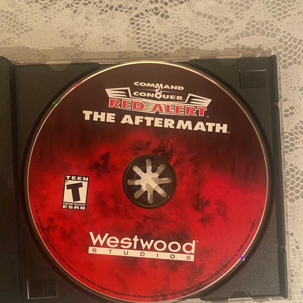 Command & Conquer Red Alert The Arsenal & The Aftermath 3-Disc PC - Picture 5 of 6